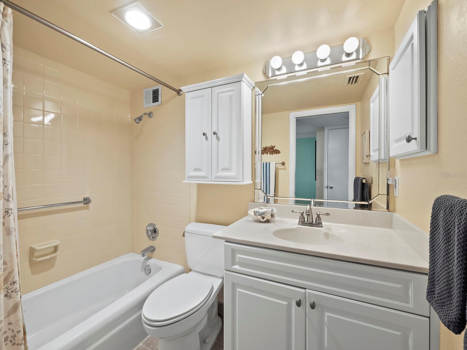512 W VENICE AVE #607 — photo 18