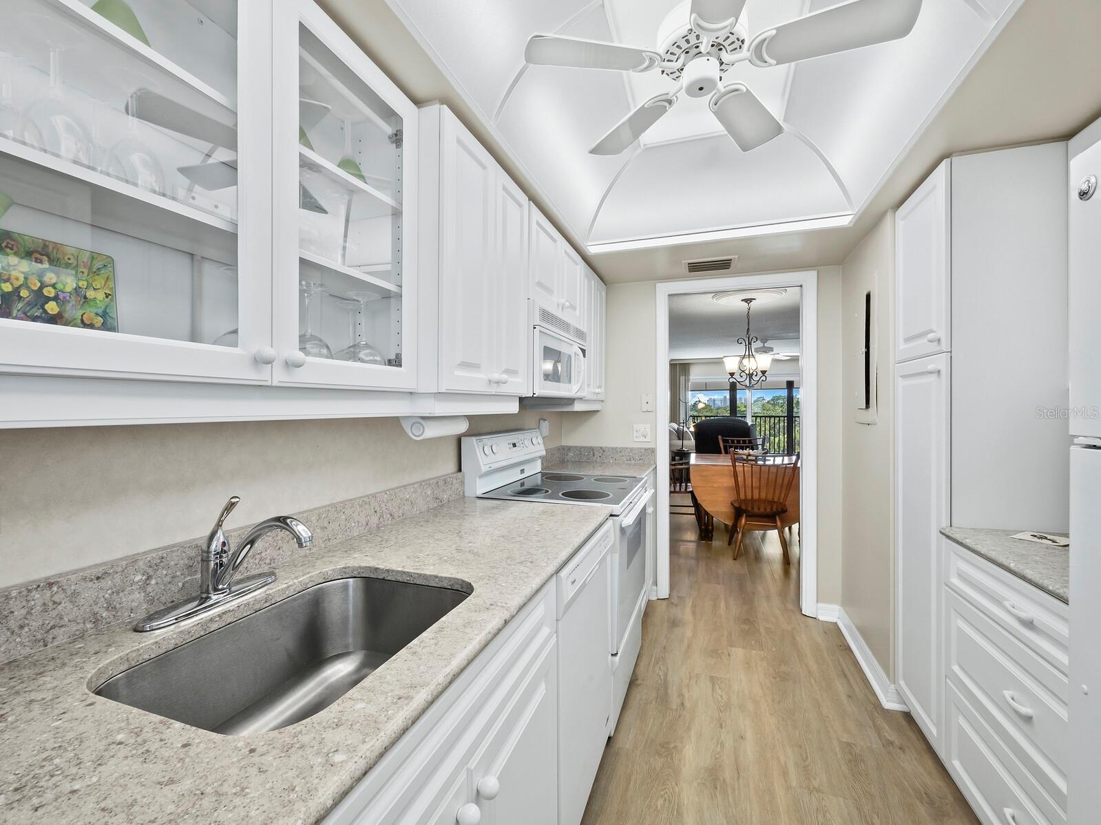 512 W VENICE AVE #607 — photo 16