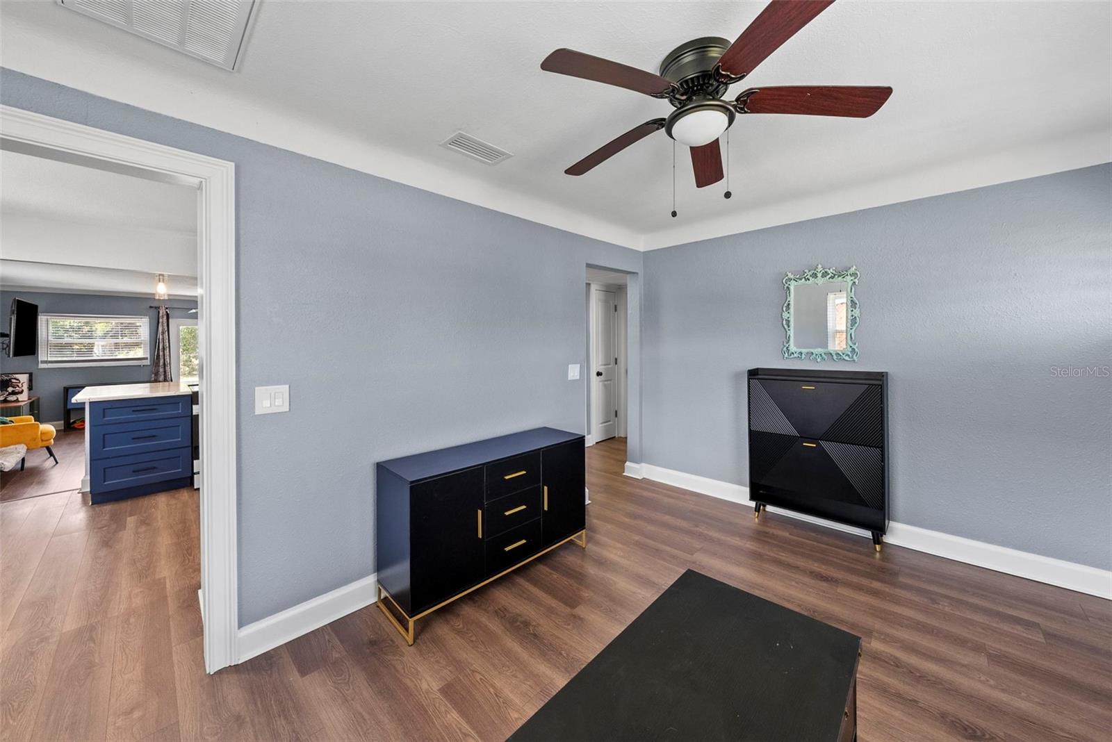 824 61ST AVE NE — photo 4