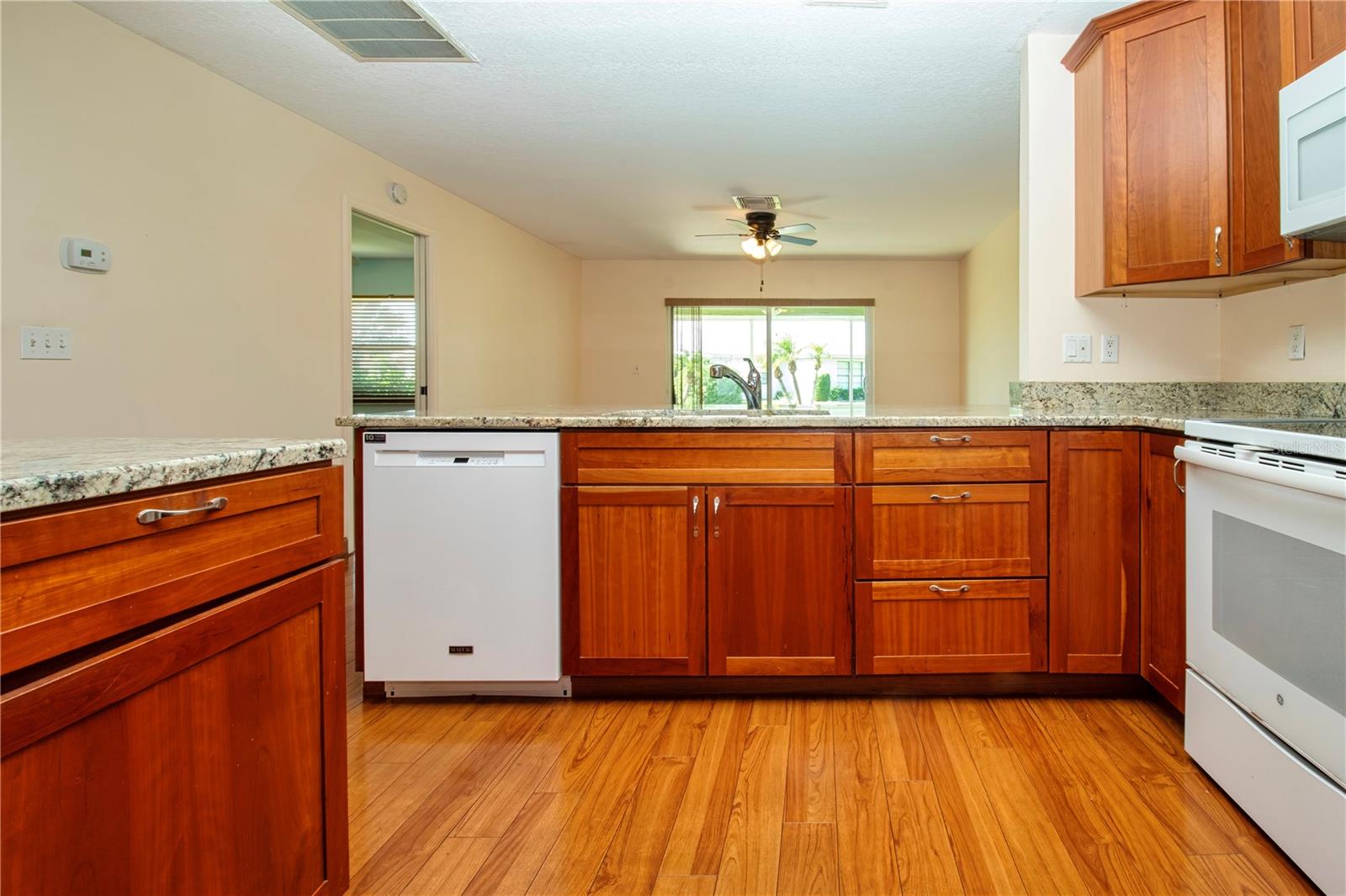 2108 MEADOWLARK LN — photo 23
