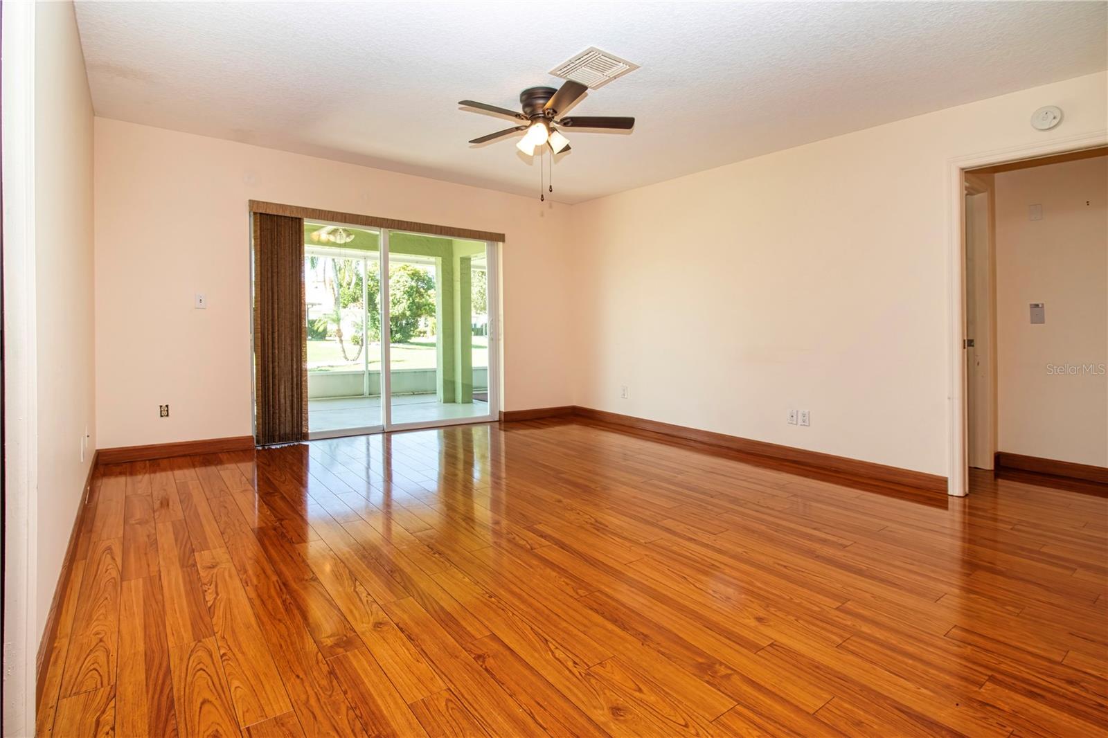 2108 MEADOWLARK LN — photo 28