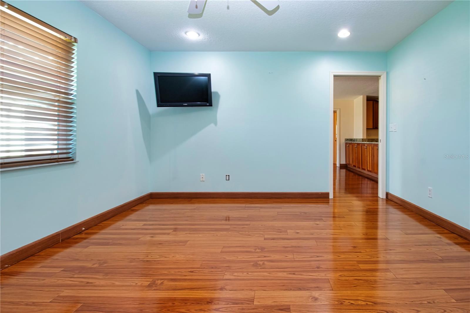 2108 MEADOWLARK LN — photo 39