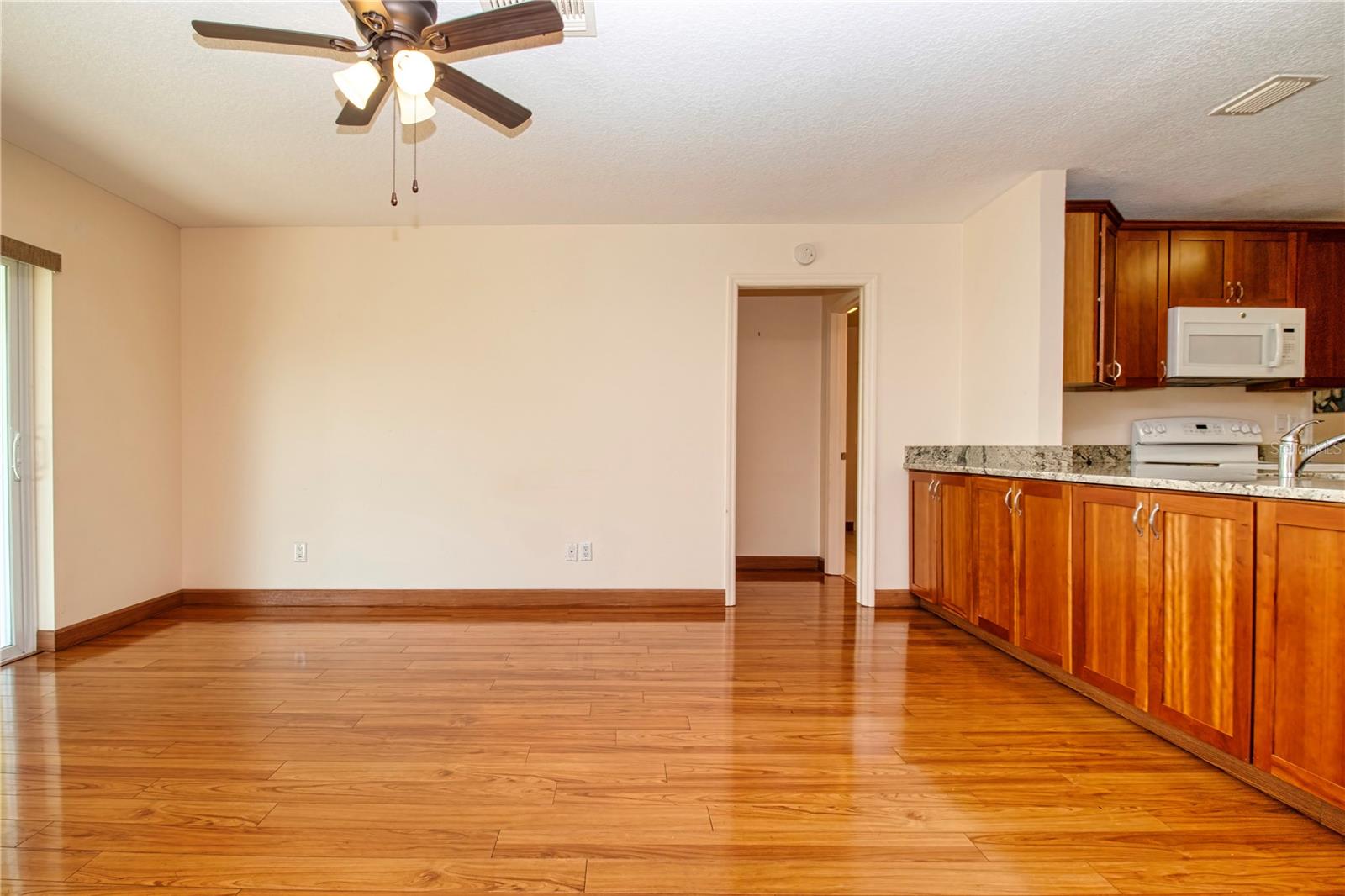 2108 MEADOWLARK LN — photo 30