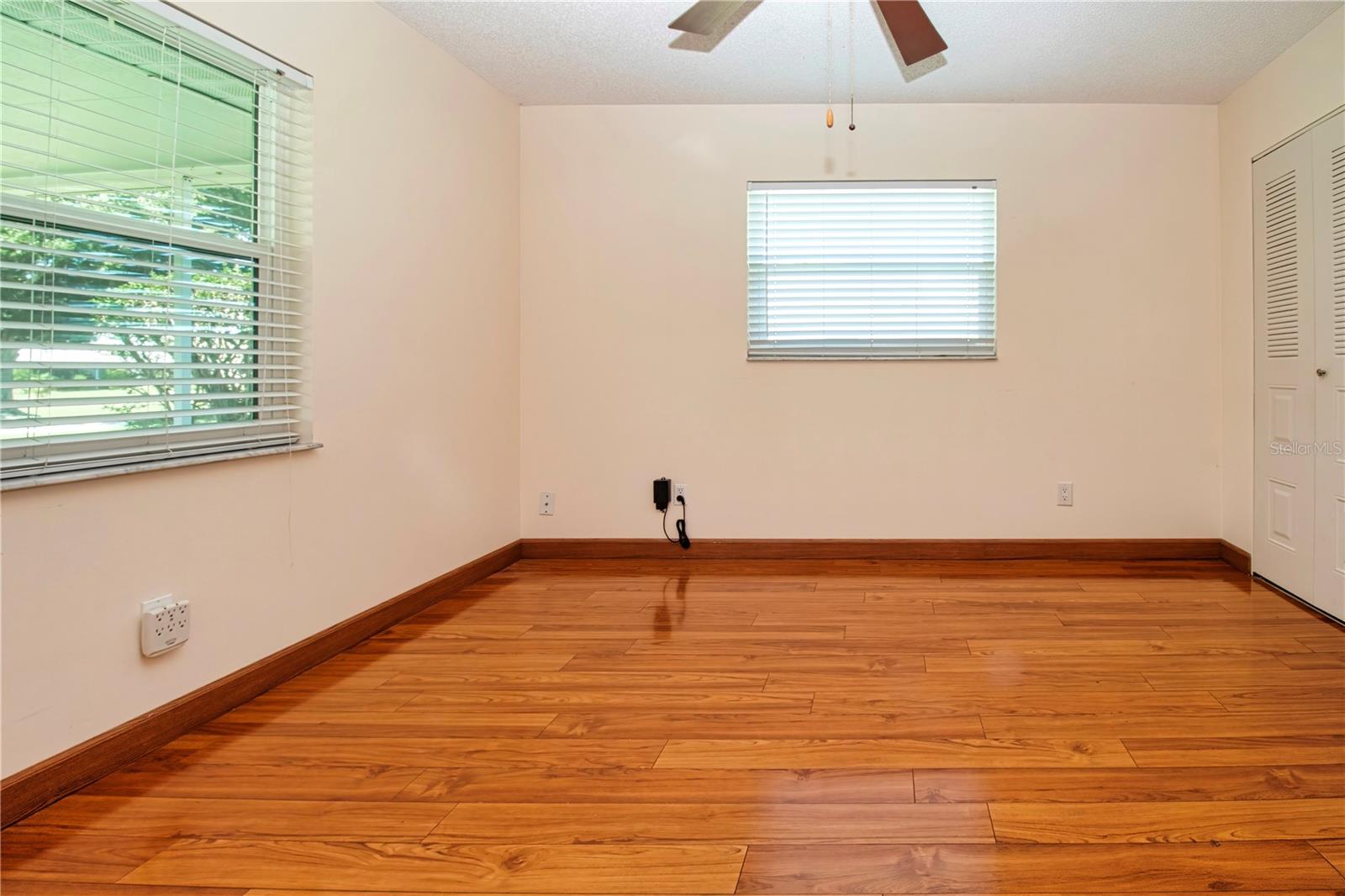 2108 MEADOWLARK LN — photo 33