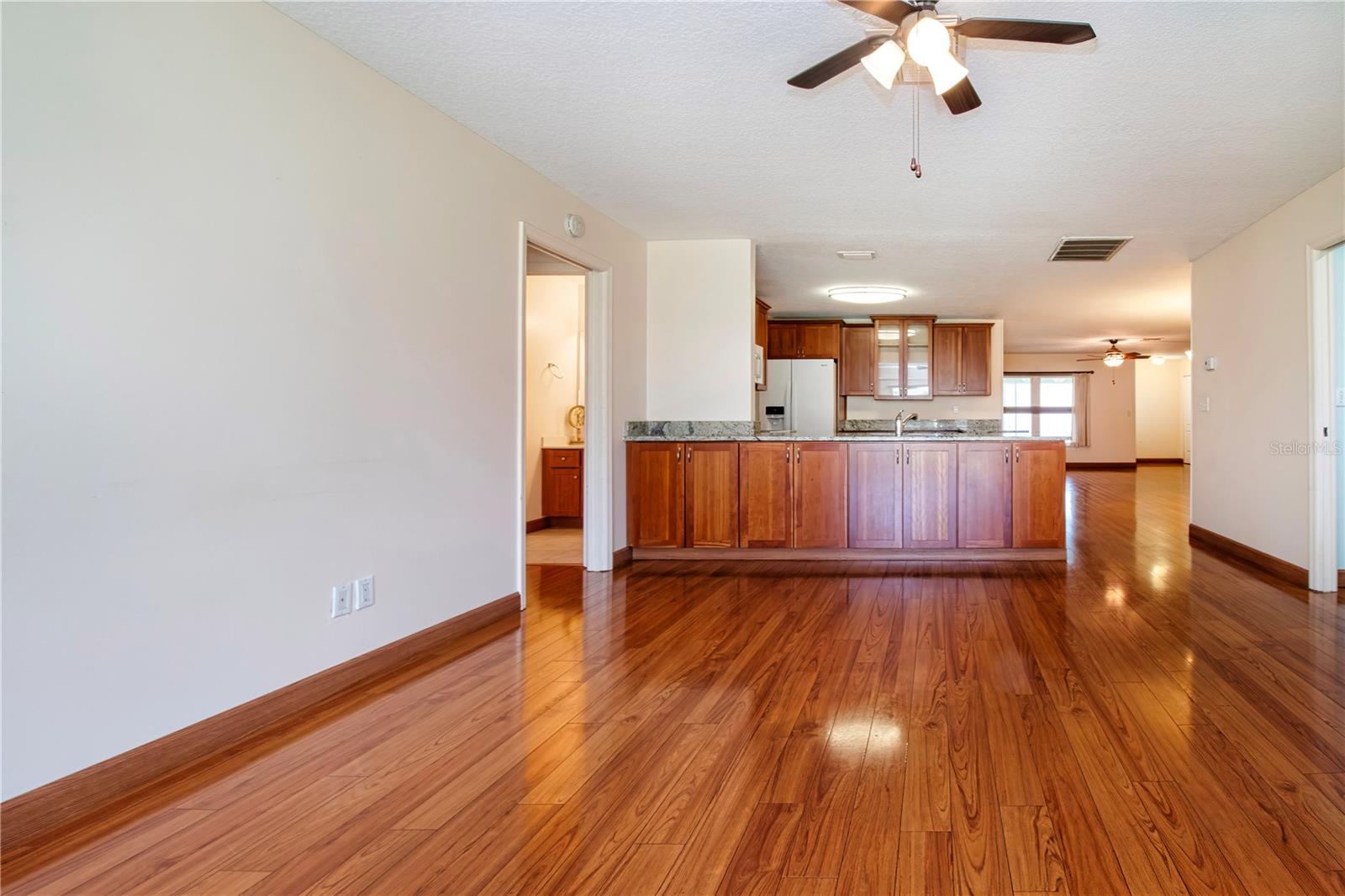 2108 MEADOWLARK LN — photo 31