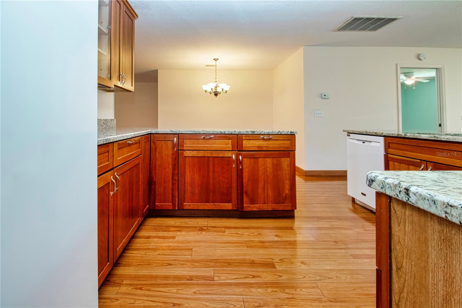 2108 MEADOWLARK LN — photo 25