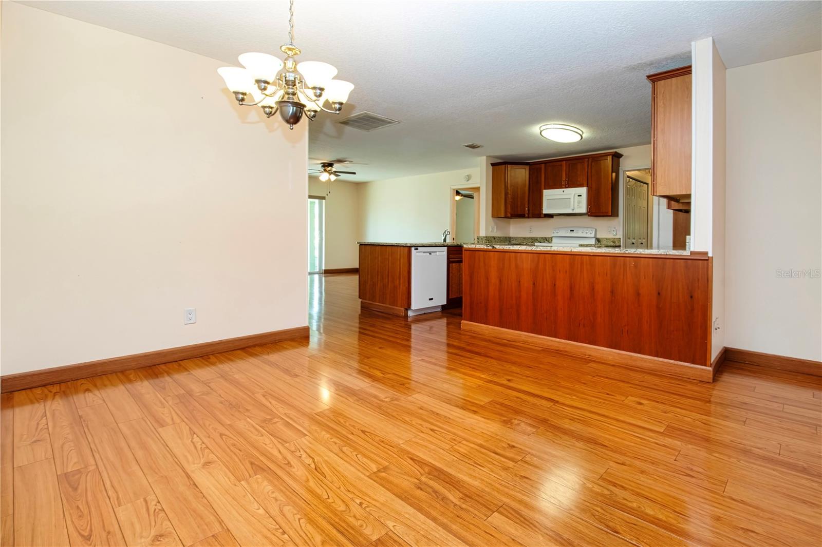 2108 MEADOWLARK LN — photo 16