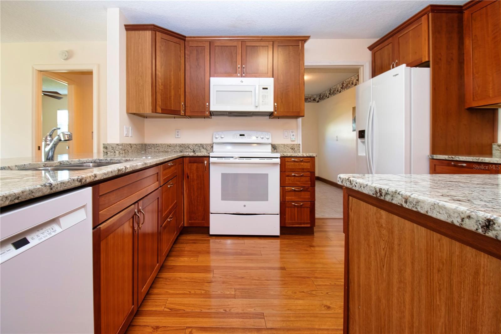 2108 MEADOWLARK LN — photo 19