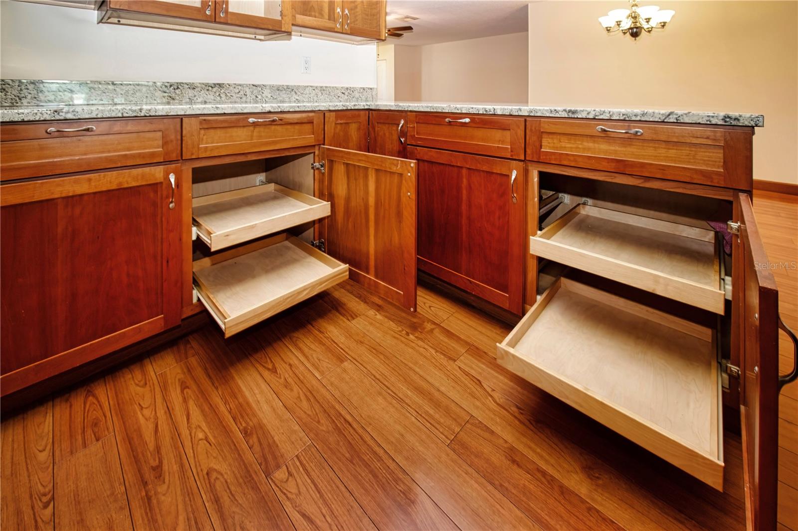 2108 MEADOWLARK LN — photo 22