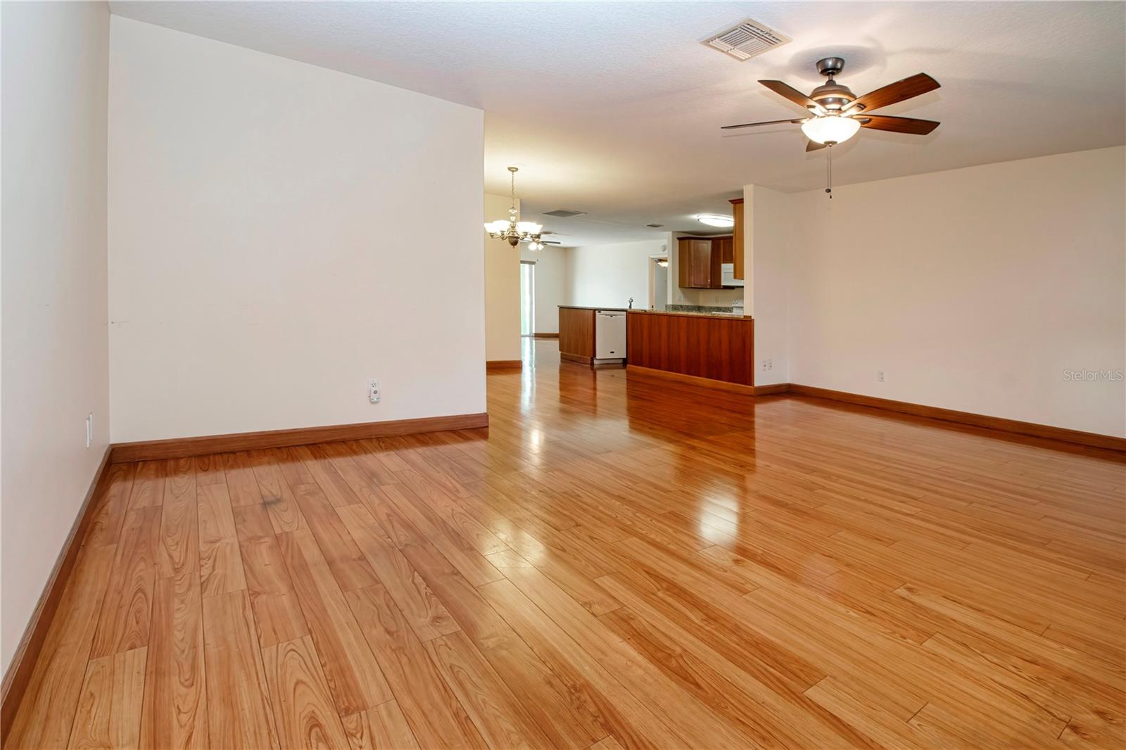 2108 MEADOWLARK LN — photo 10