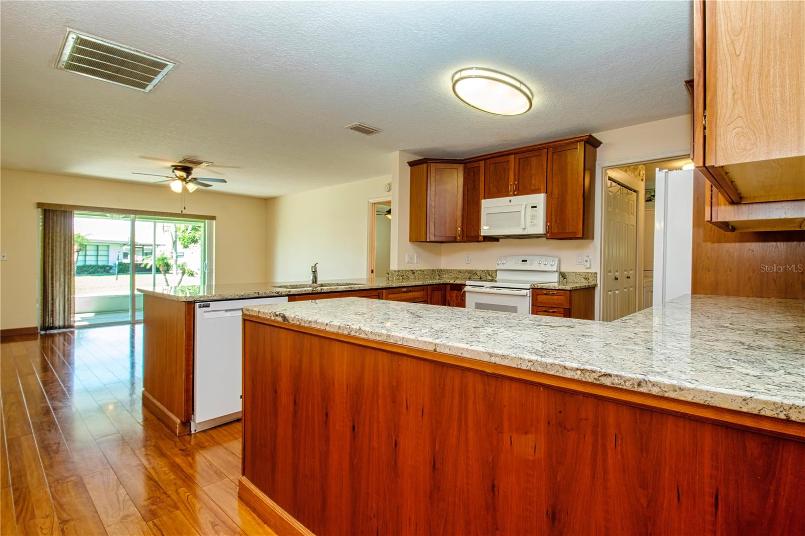 2108 MEADOWLARK LN — photo 18