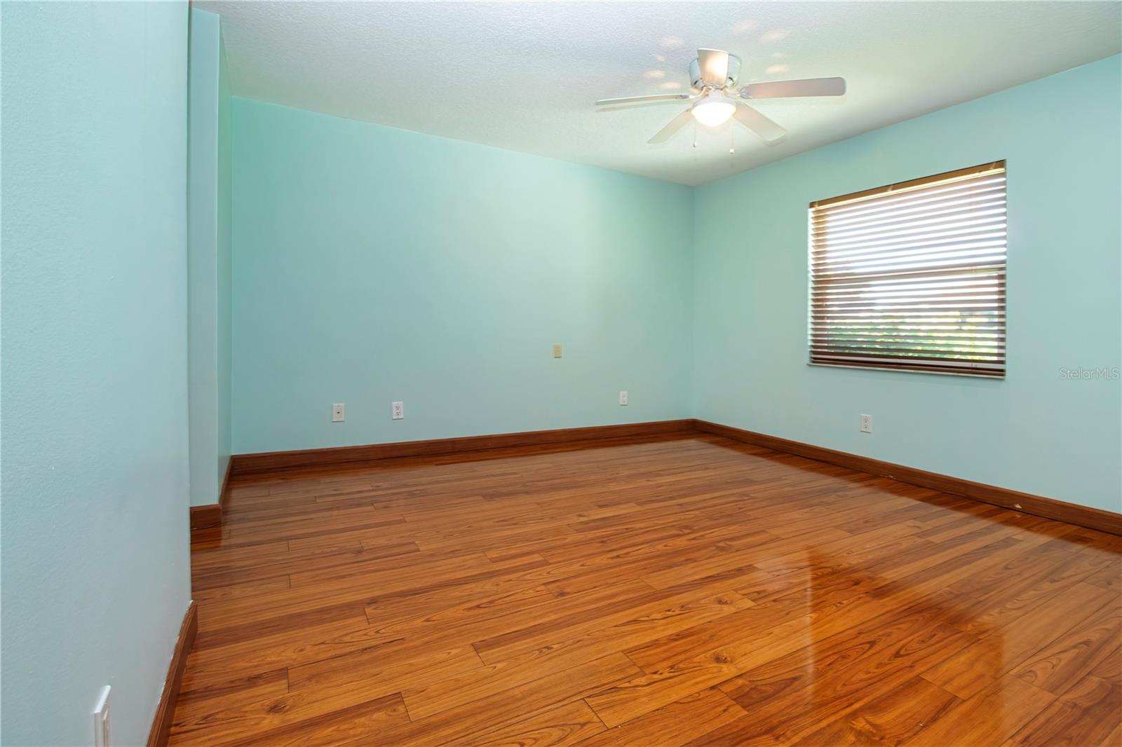 2108 MEADOWLARK LN — photo 37