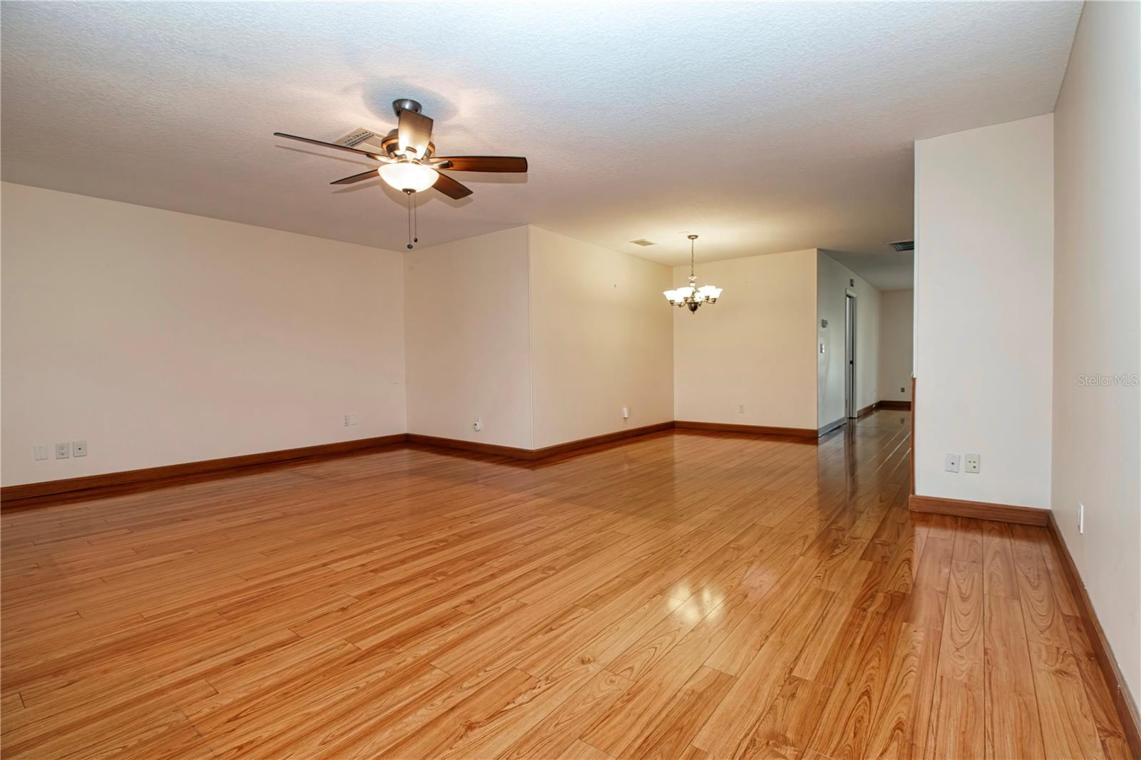 2108 MEADOWLARK LN — photo 11