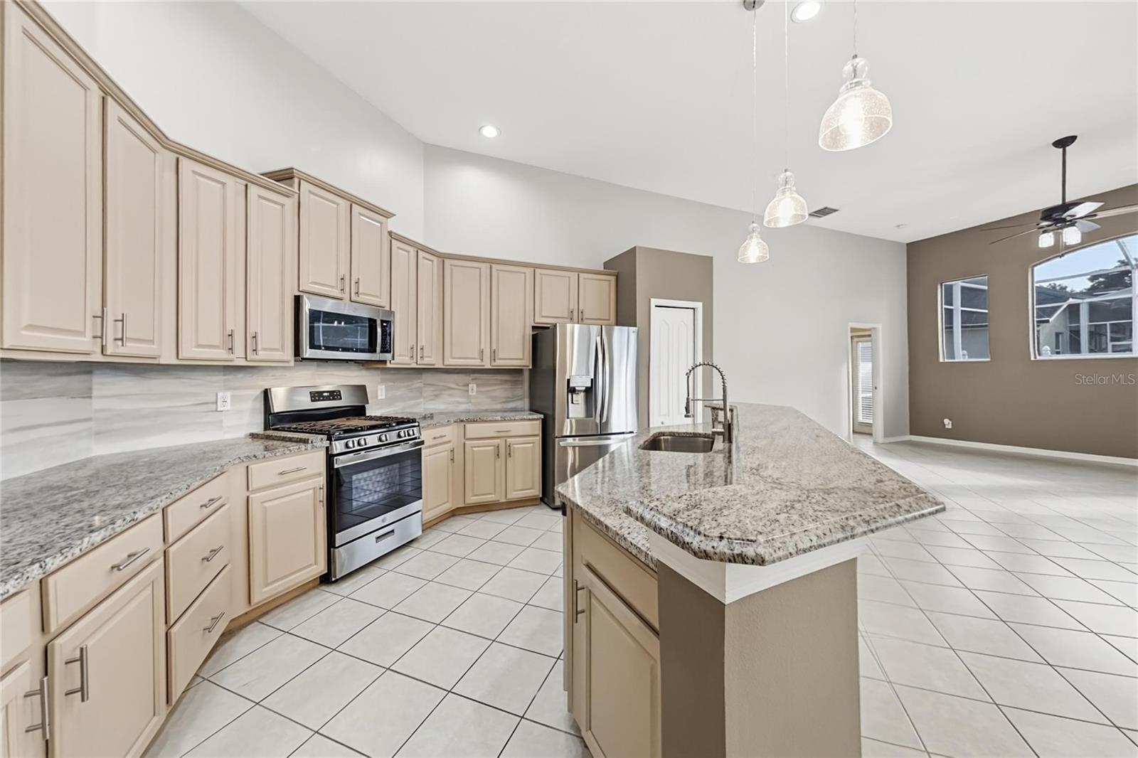 219 RONJA LN — photo 8