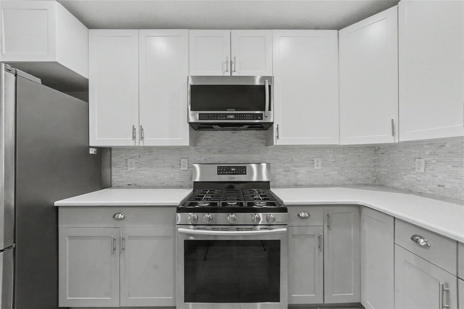 6241 CRICKETHOLLOW DR — photo 7