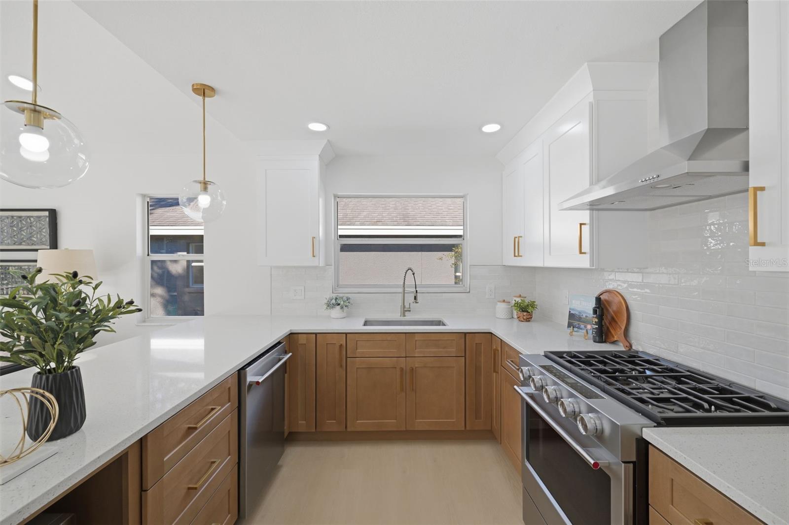 1070 CAPTAINS WAY — photo 4