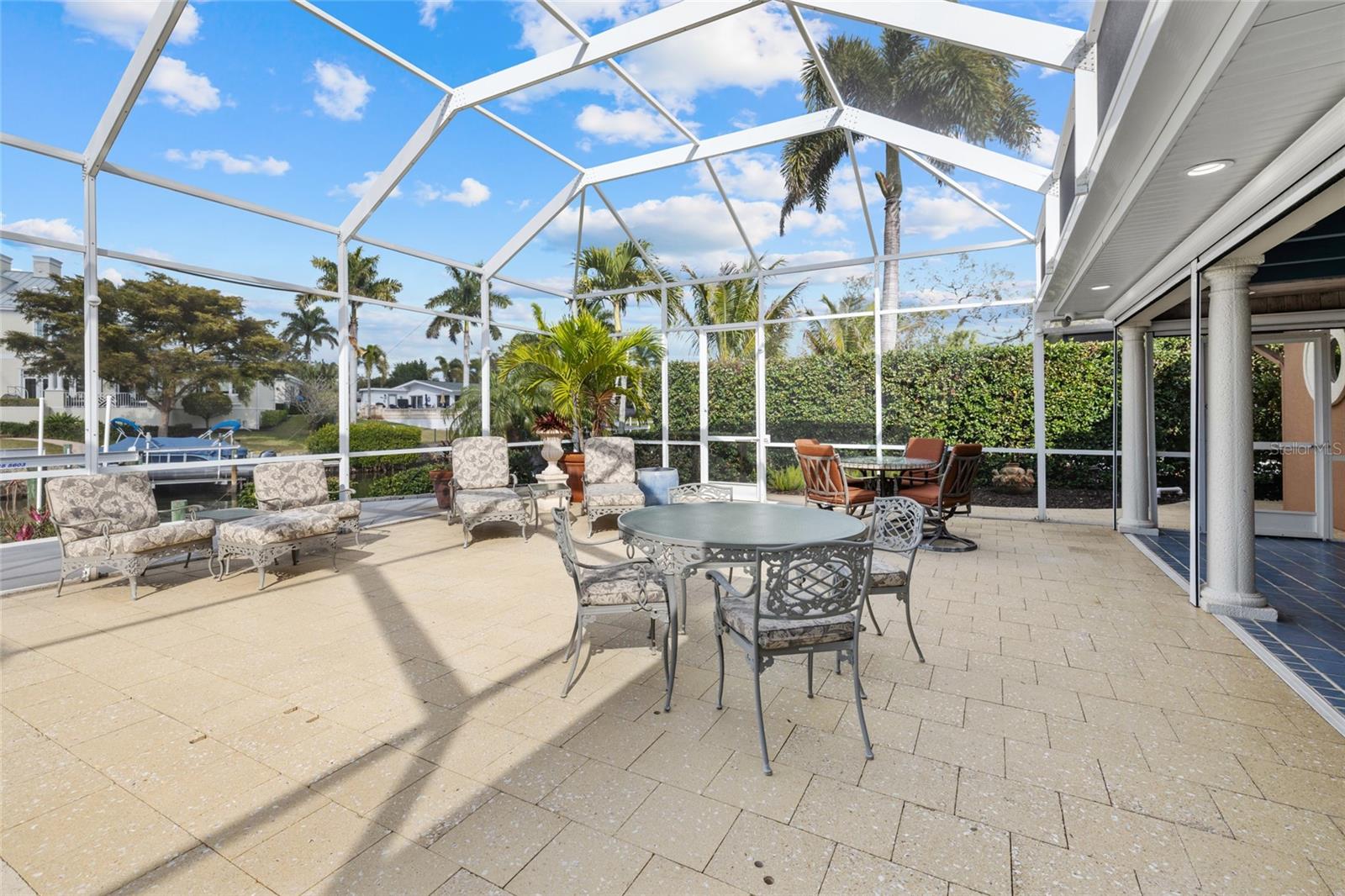 1749 SANDALWOOD DR — photo 39