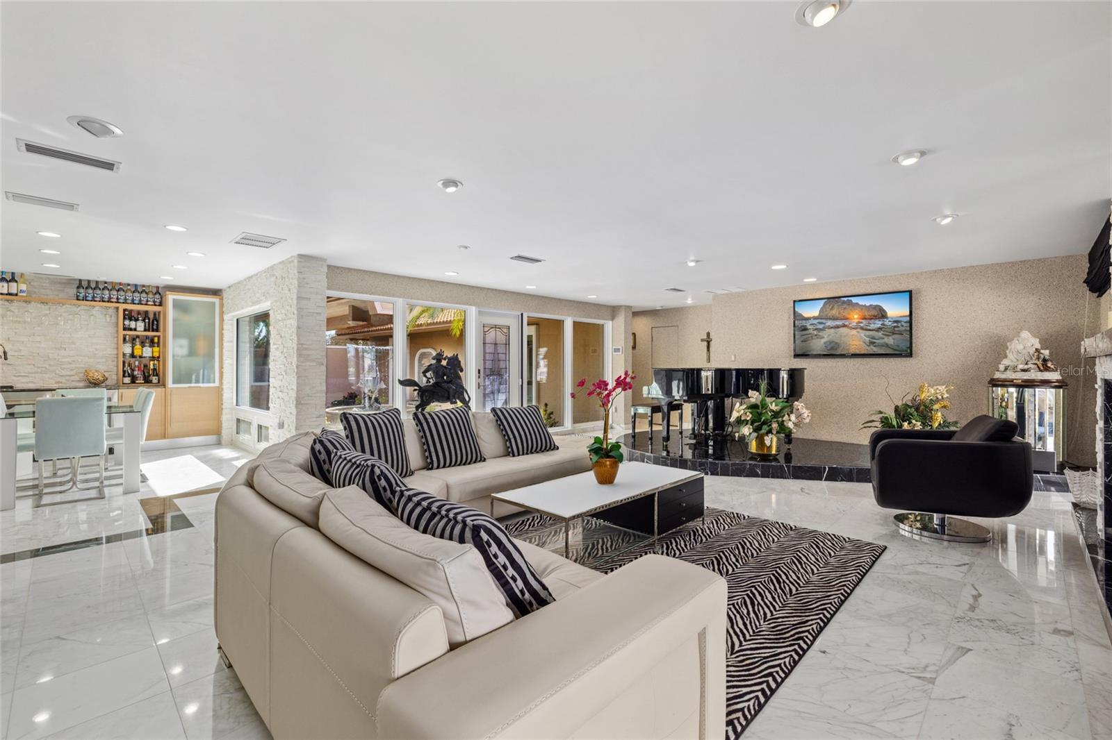 1749 SANDALWOOD DR — photo 10