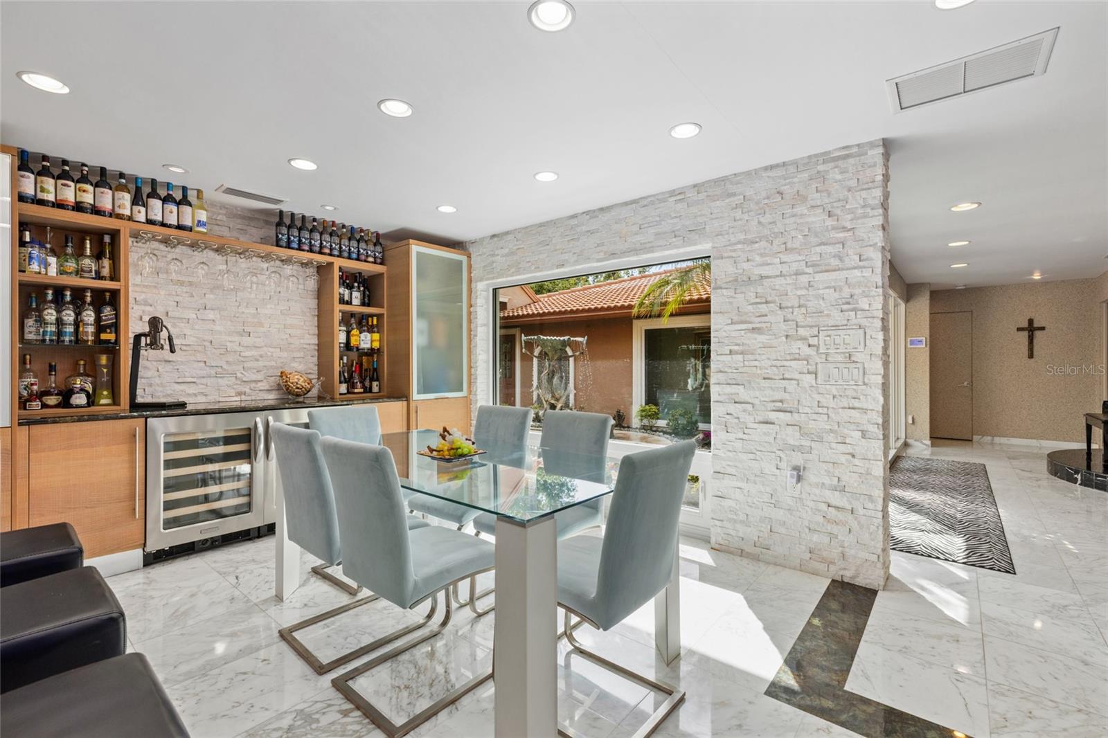 1749 SANDALWOOD DR — photo 15