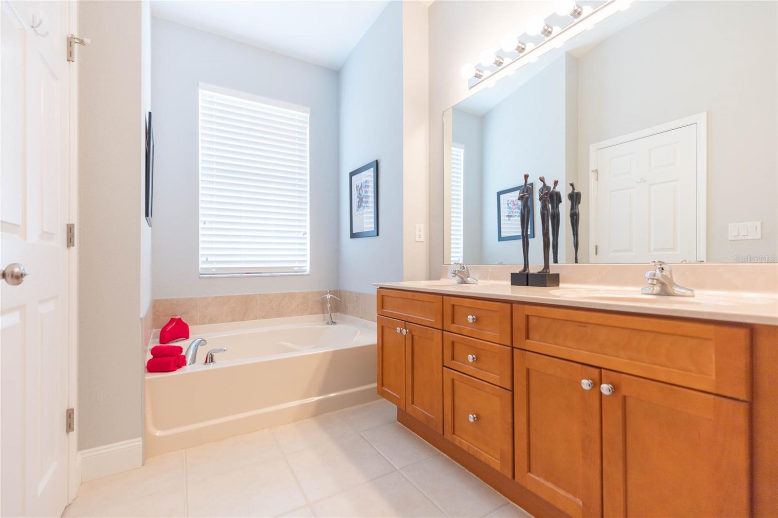 11817 HOLLY CREST LN — photo 29