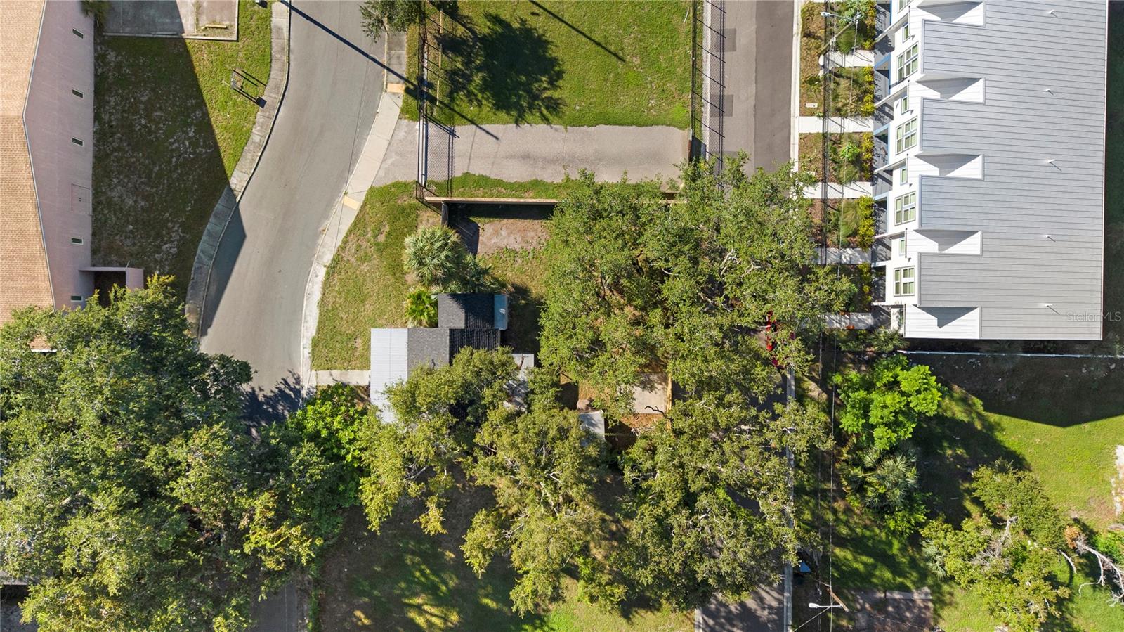 1757 QUEEN ST S — photo 44