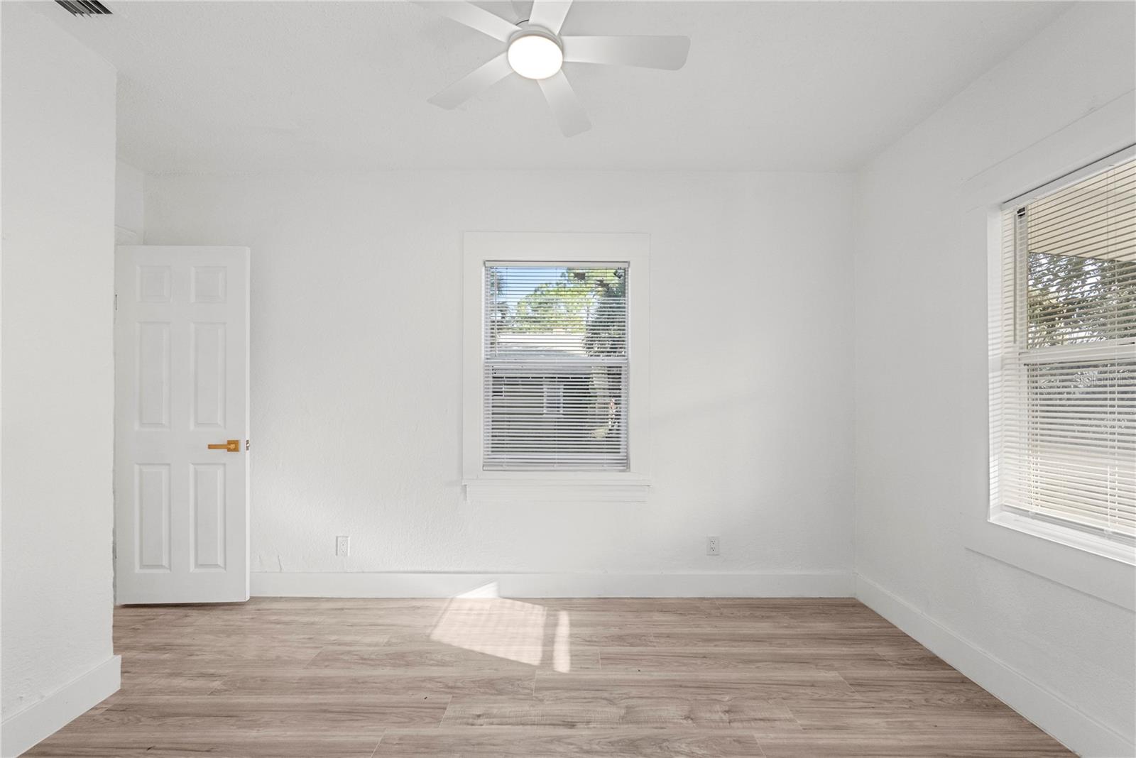 1757 QUEEN ST S — photo 16