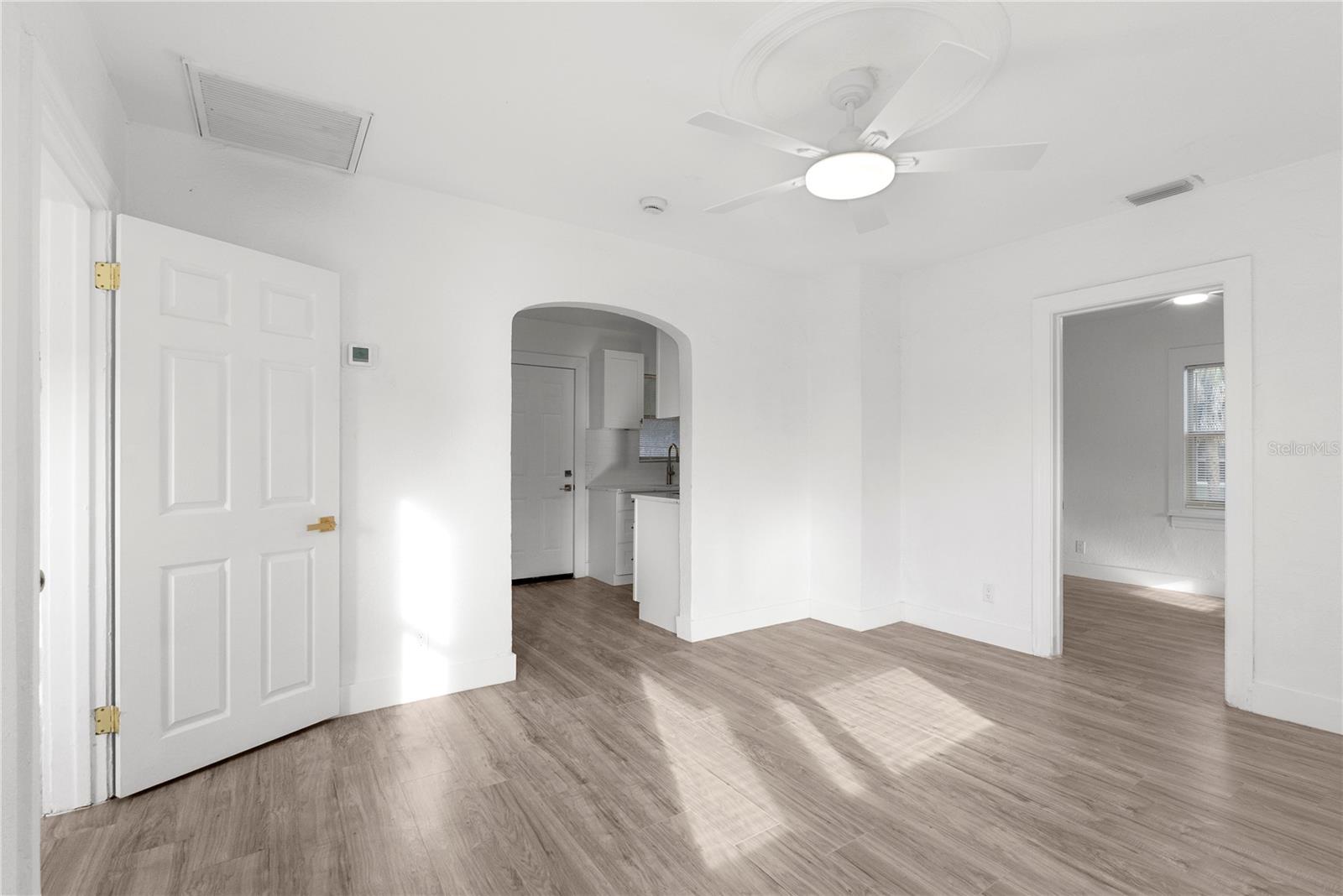 1757 QUEEN ST S — photo 13