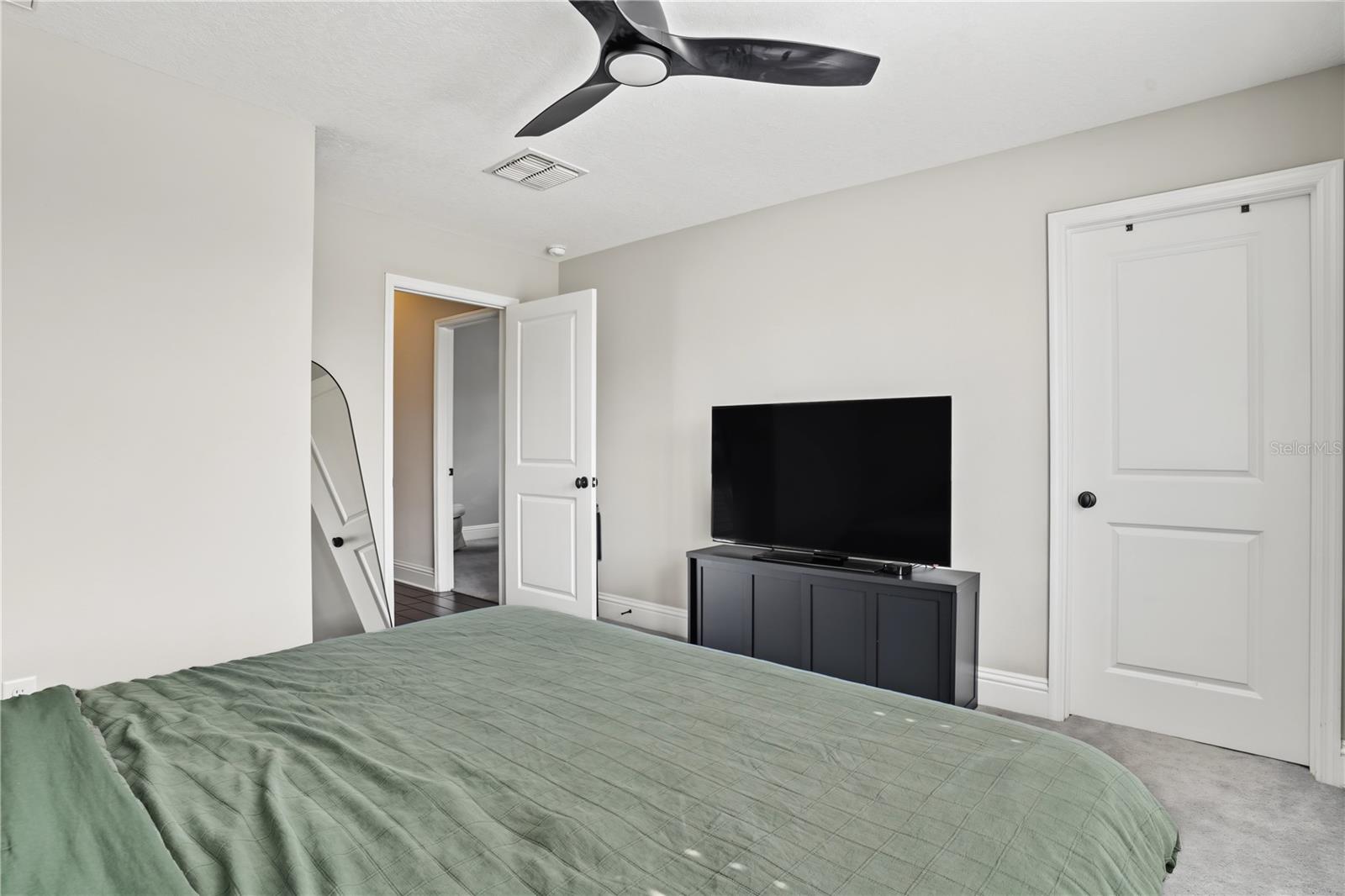 2430 GOLDEN PASTURE CIR — photo 32