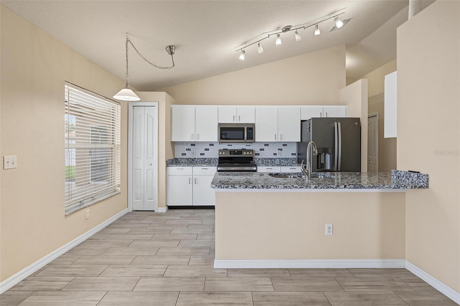 5809 BLACK WALNUT CT — photo 11