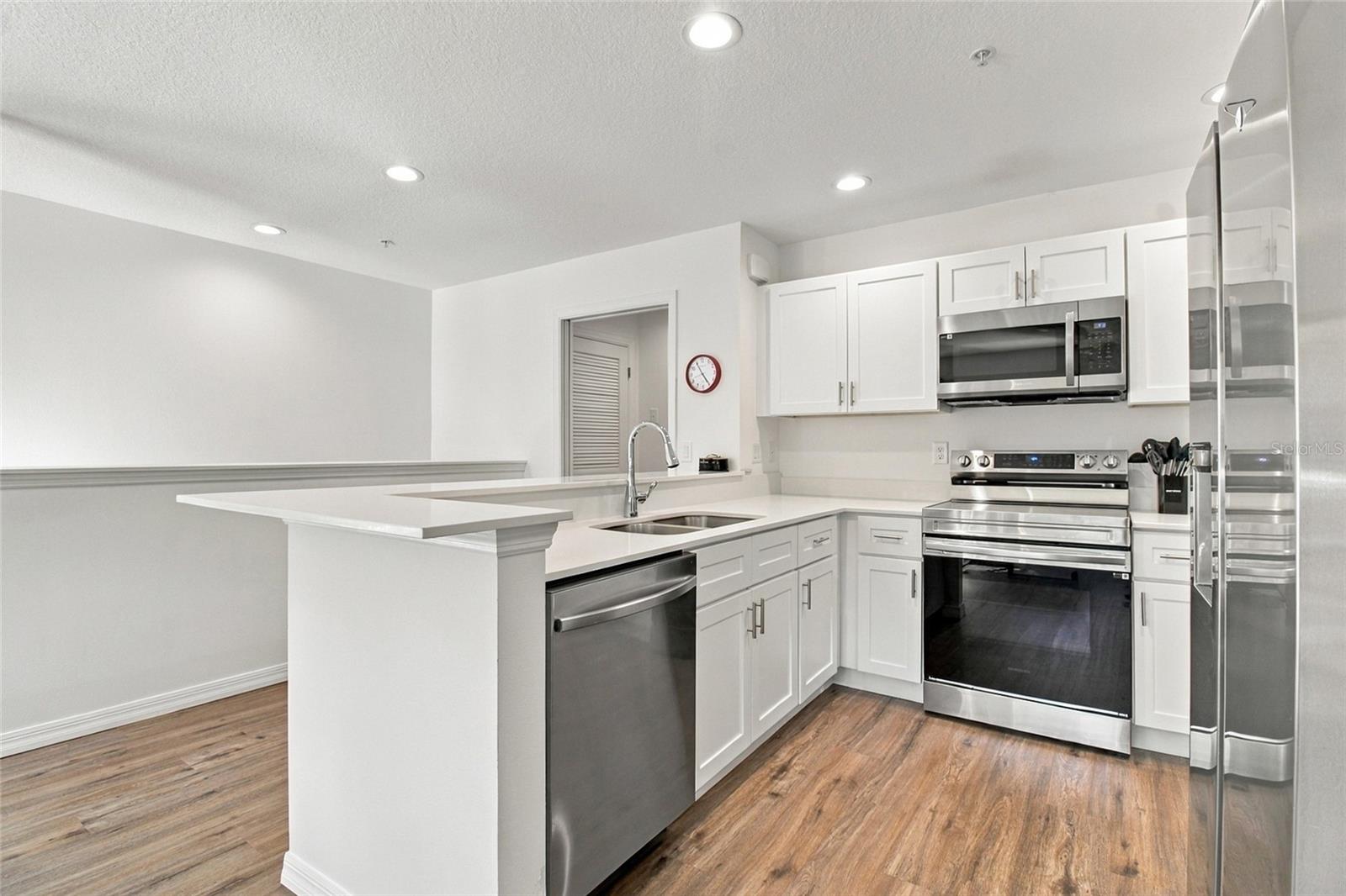 2537 6TH AVENUE DR E — photo 8