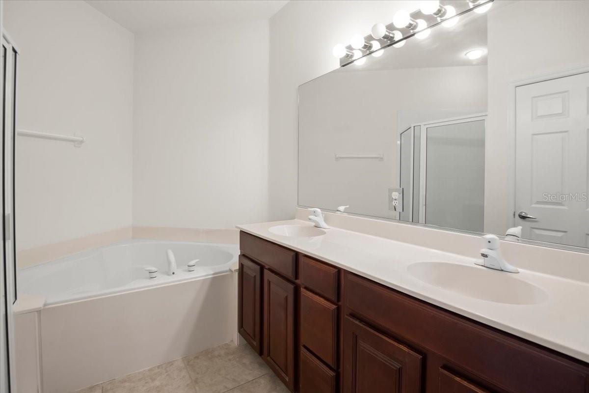 7002 PROSPERITY CIR #701 — photo 34