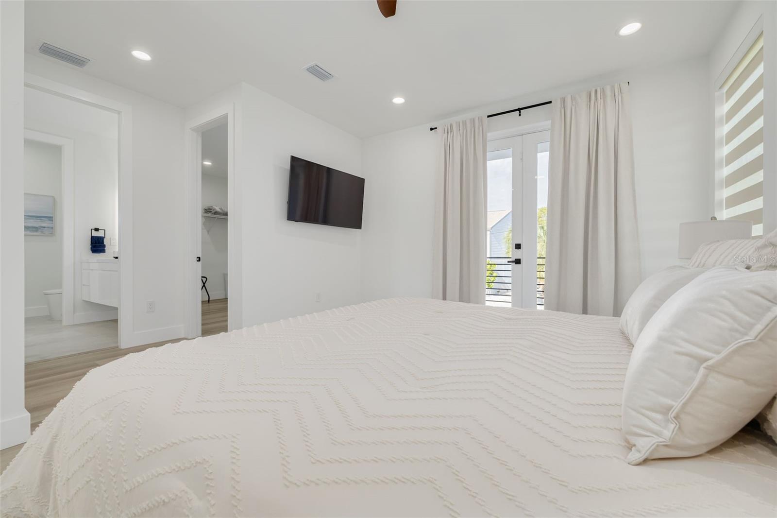 7609 DEEDRA CIR — photo 19