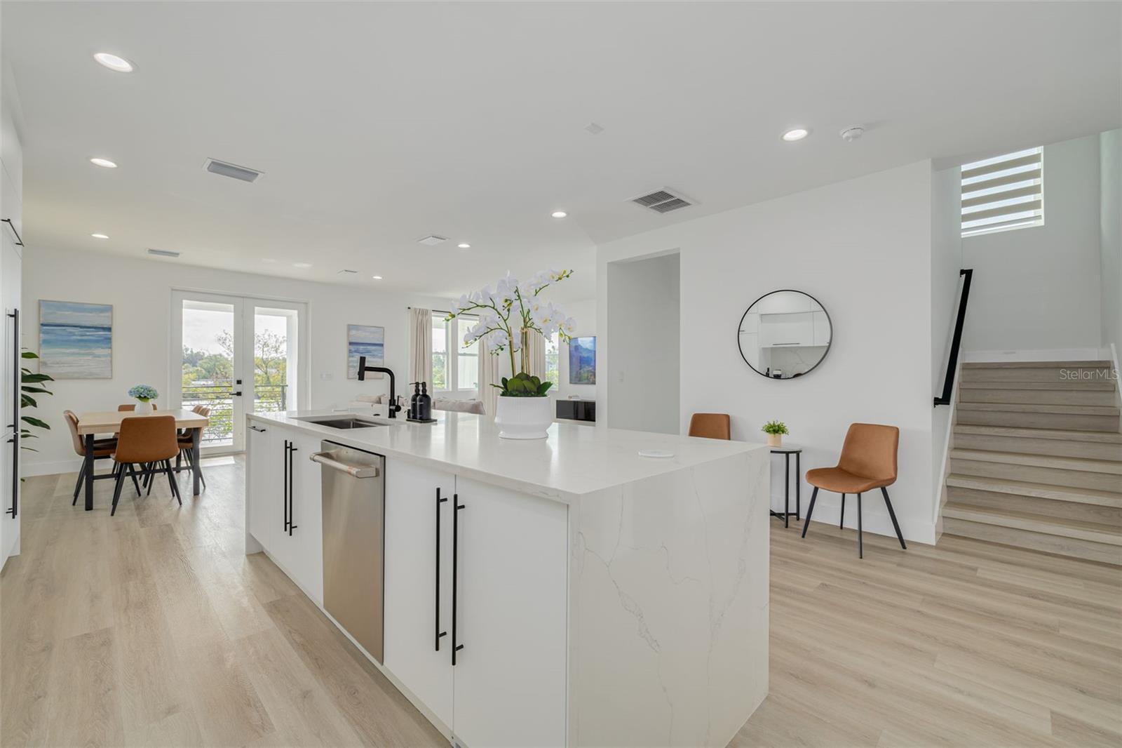 7609 DEEDRA CIR — photo 15