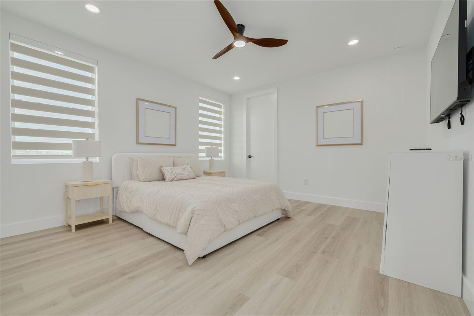 7609 DEEDRA CIR — photo 32