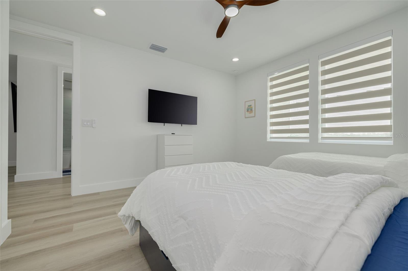 7609 DEEDRA CIR — photo 40