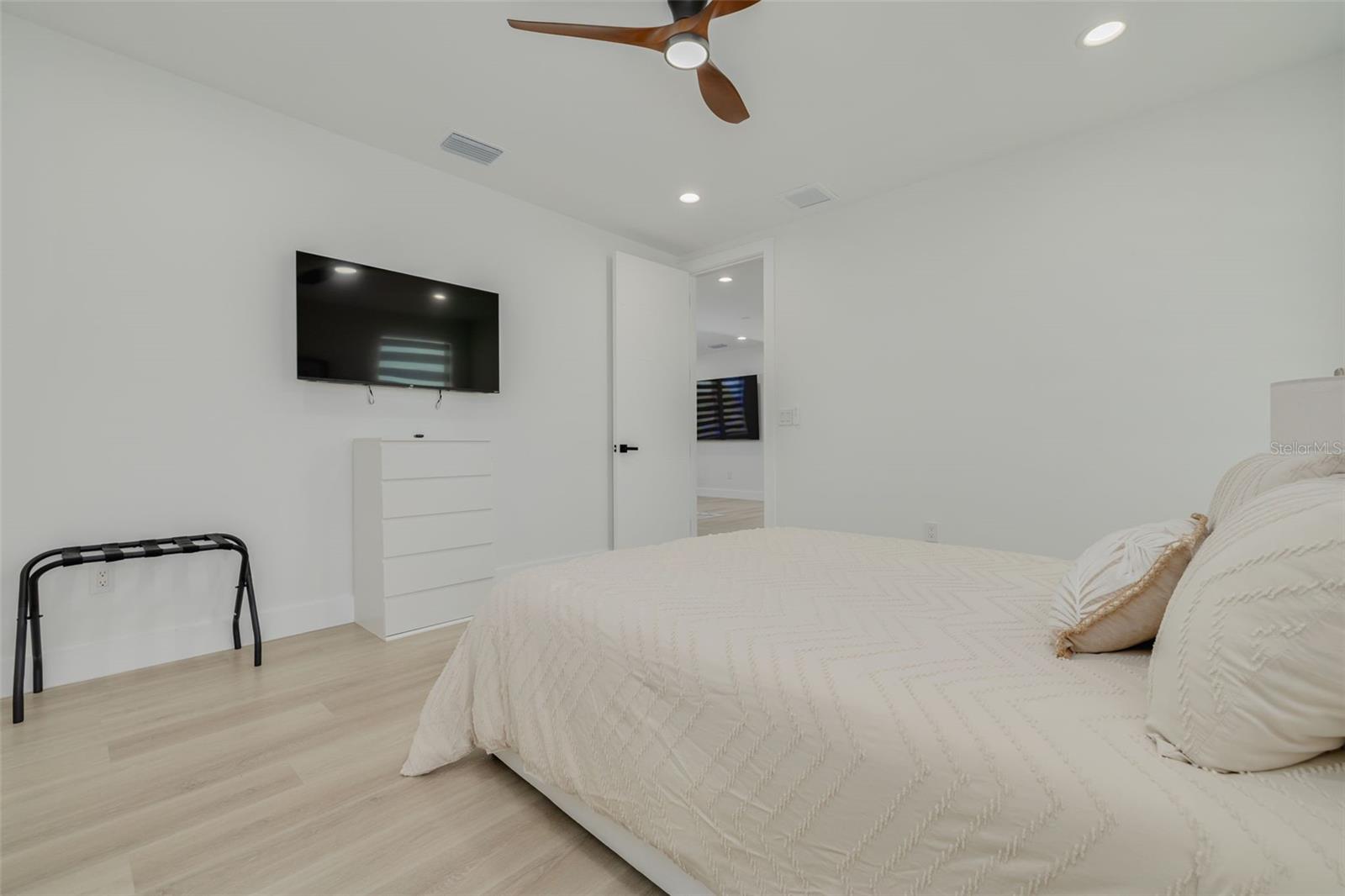 7609 DEEDRA CIR — photo 33