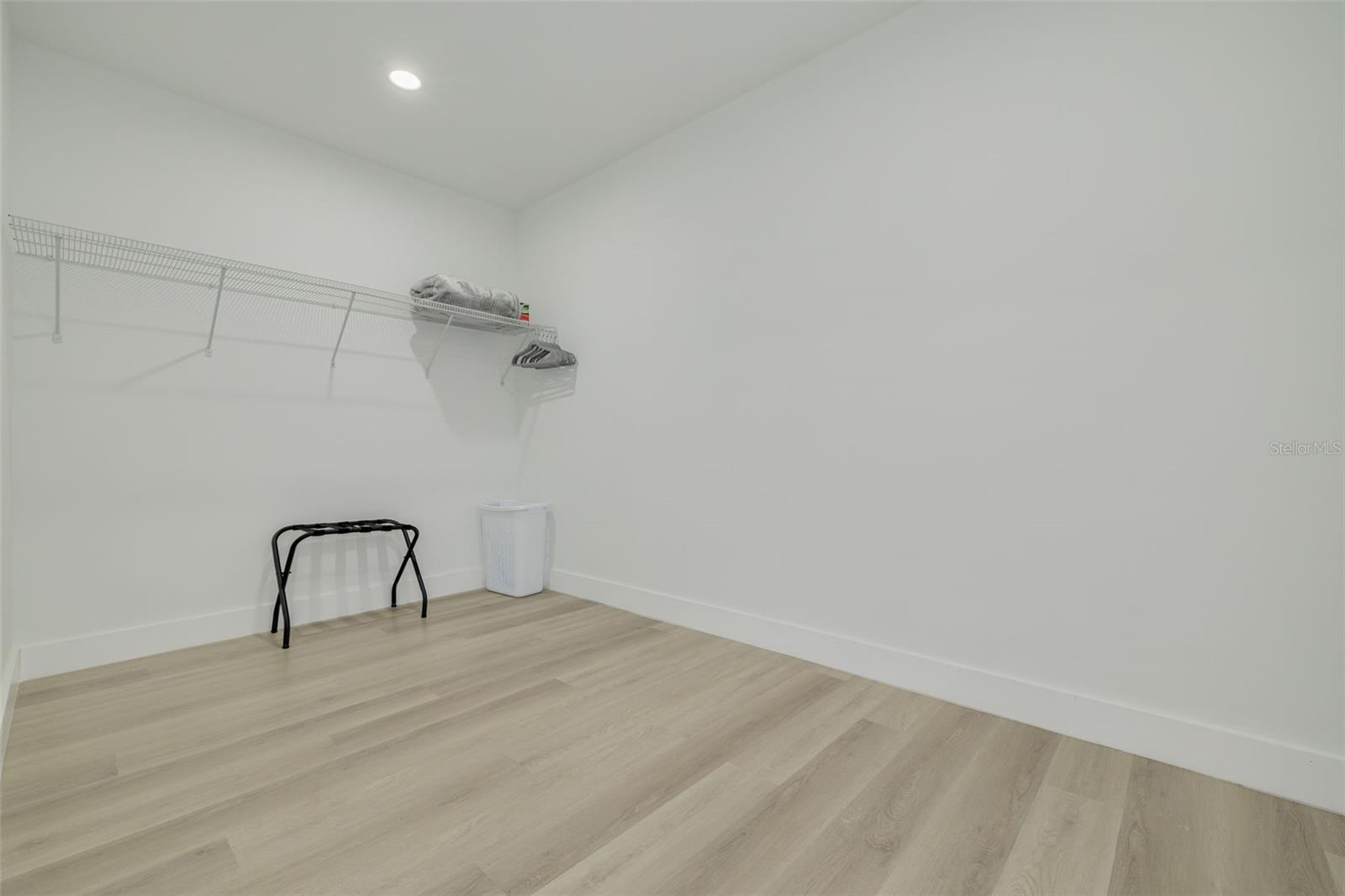 7609 DEEDRA CIR — photo 24