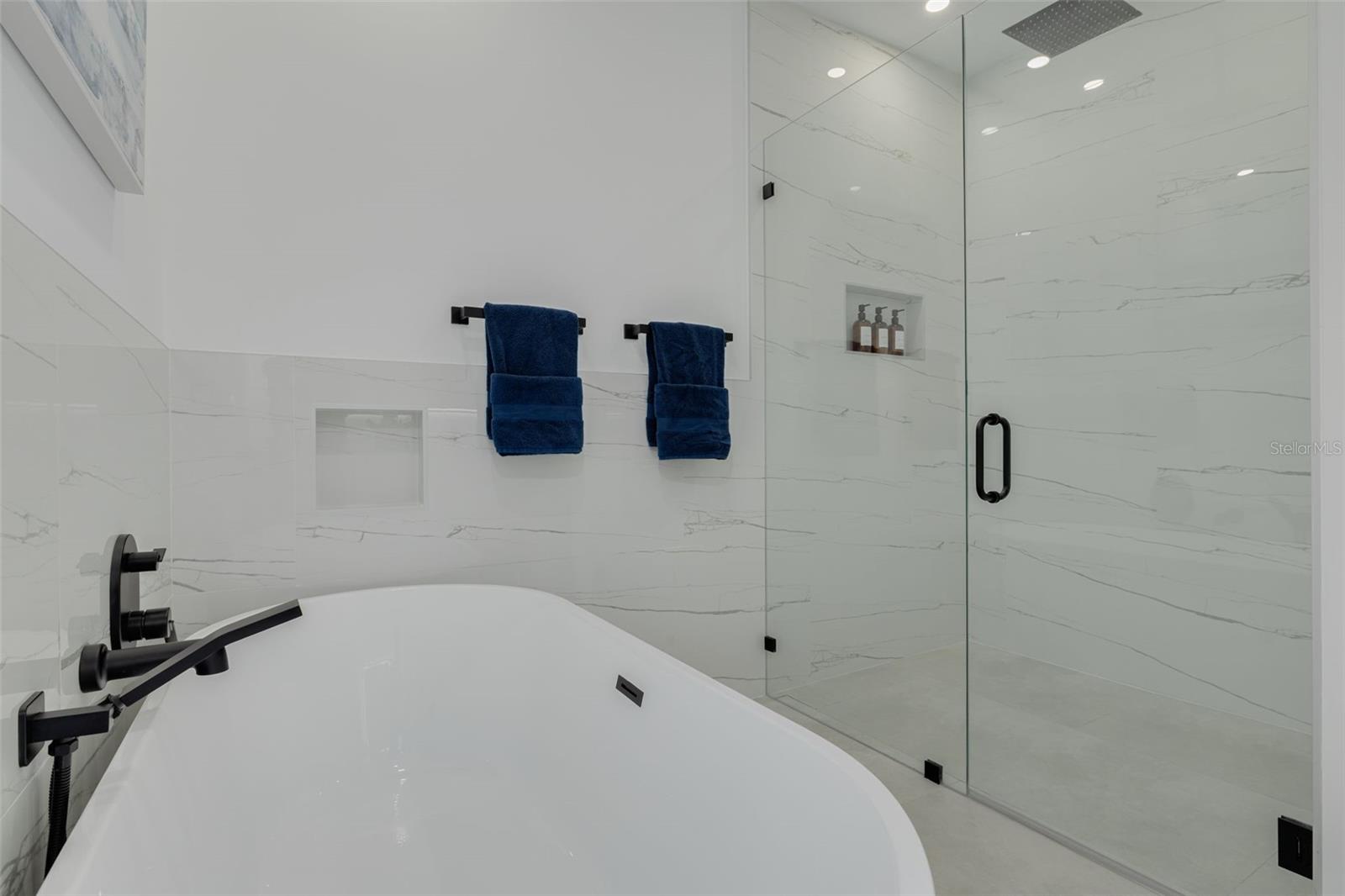 7609 DEEDRA CIR — photo 23