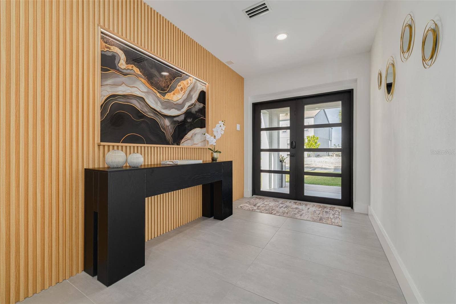 7609 DEEDRA CIR — photo 4