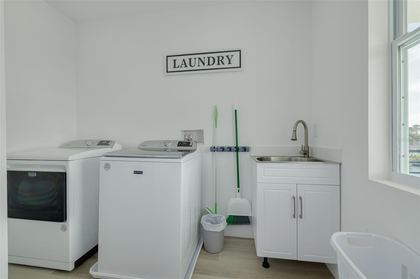 7609 DEEDRA CIR — photo 28