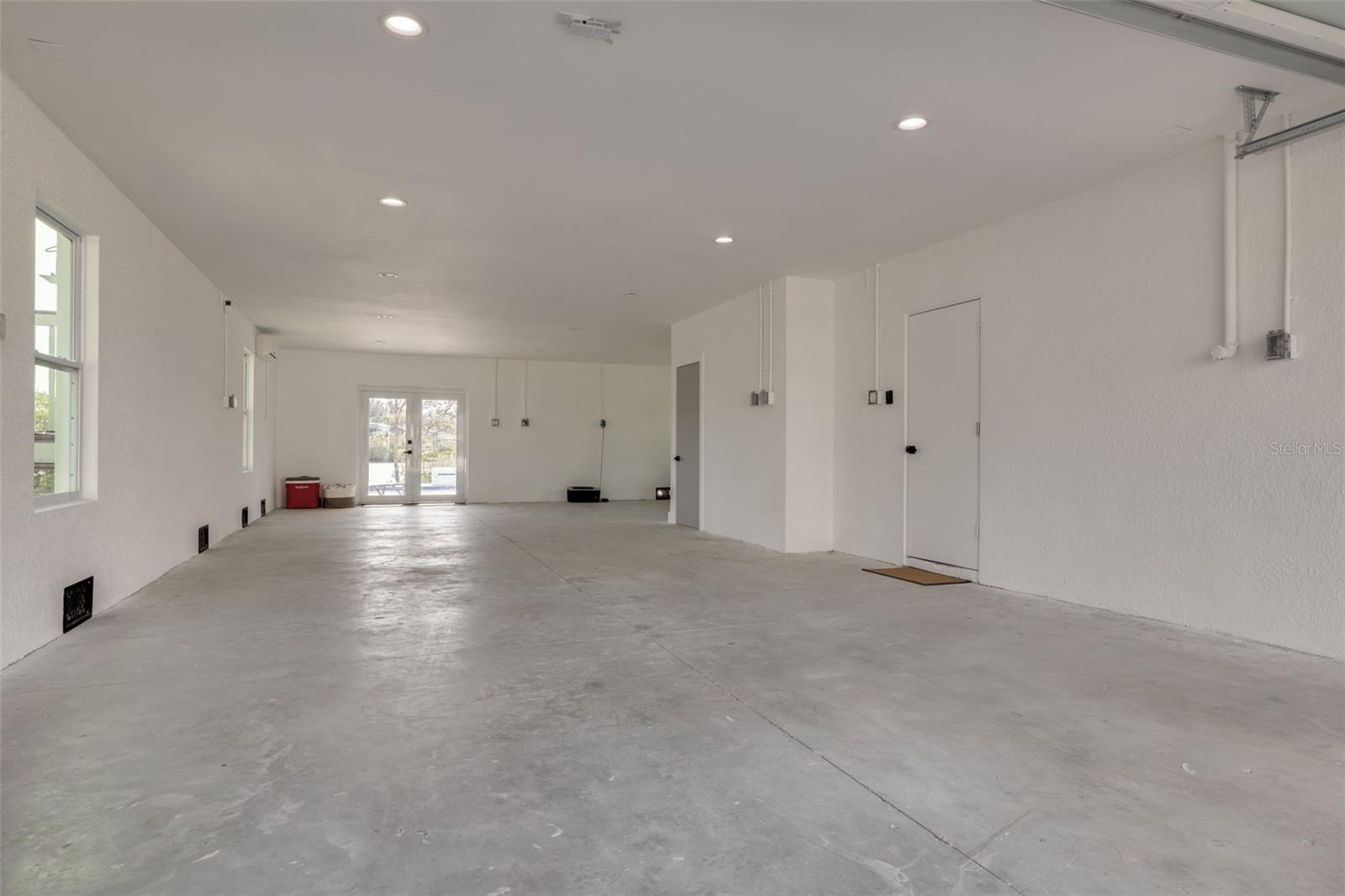 7609 DEEDRA CIR — photo 53