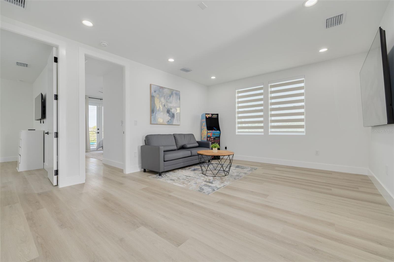 7609 DEEDRA CIR — photo 26