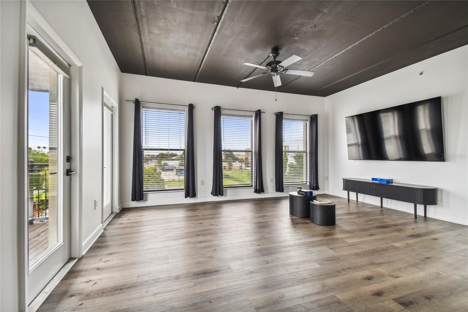 1621 E 4TH AVE #306 — photo 41
