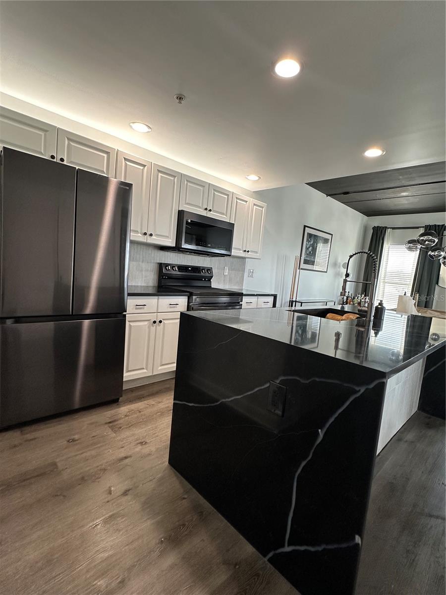 1621 E 4TH AVE #306 — photo 36