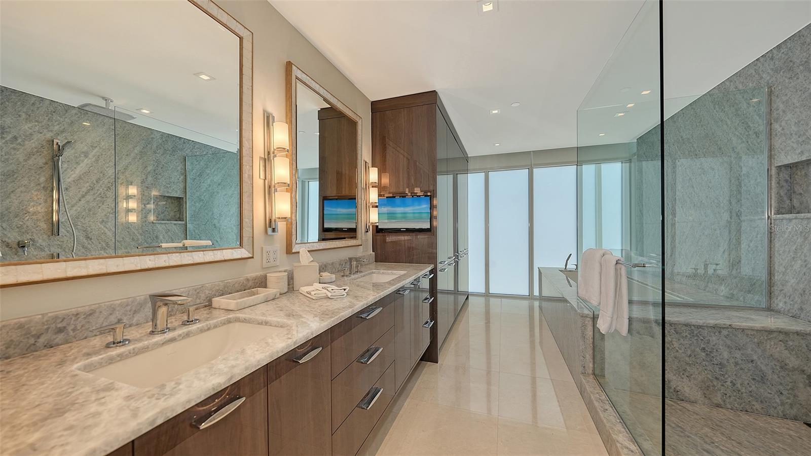280 GOLDEN GATE PT #600 — photo 27