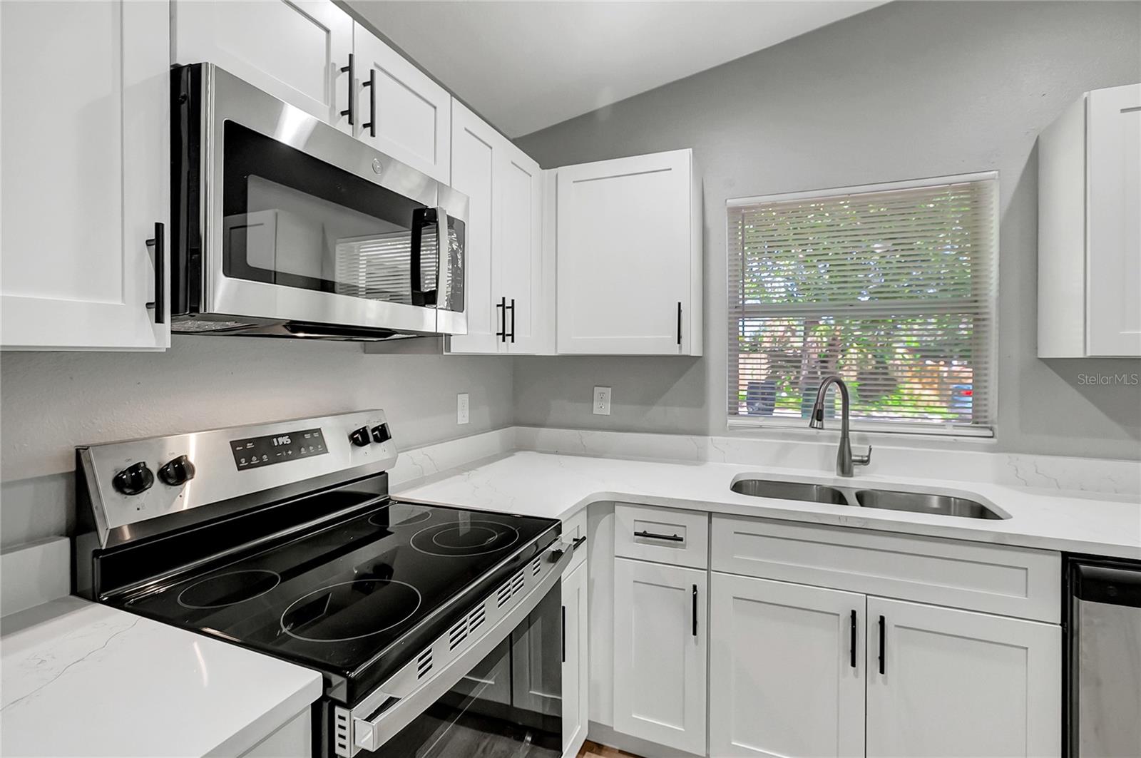 3419 E DIANA ST — photo 8