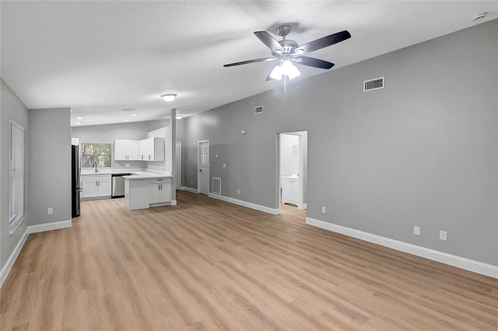 3419 E DIANA ST — photo 12