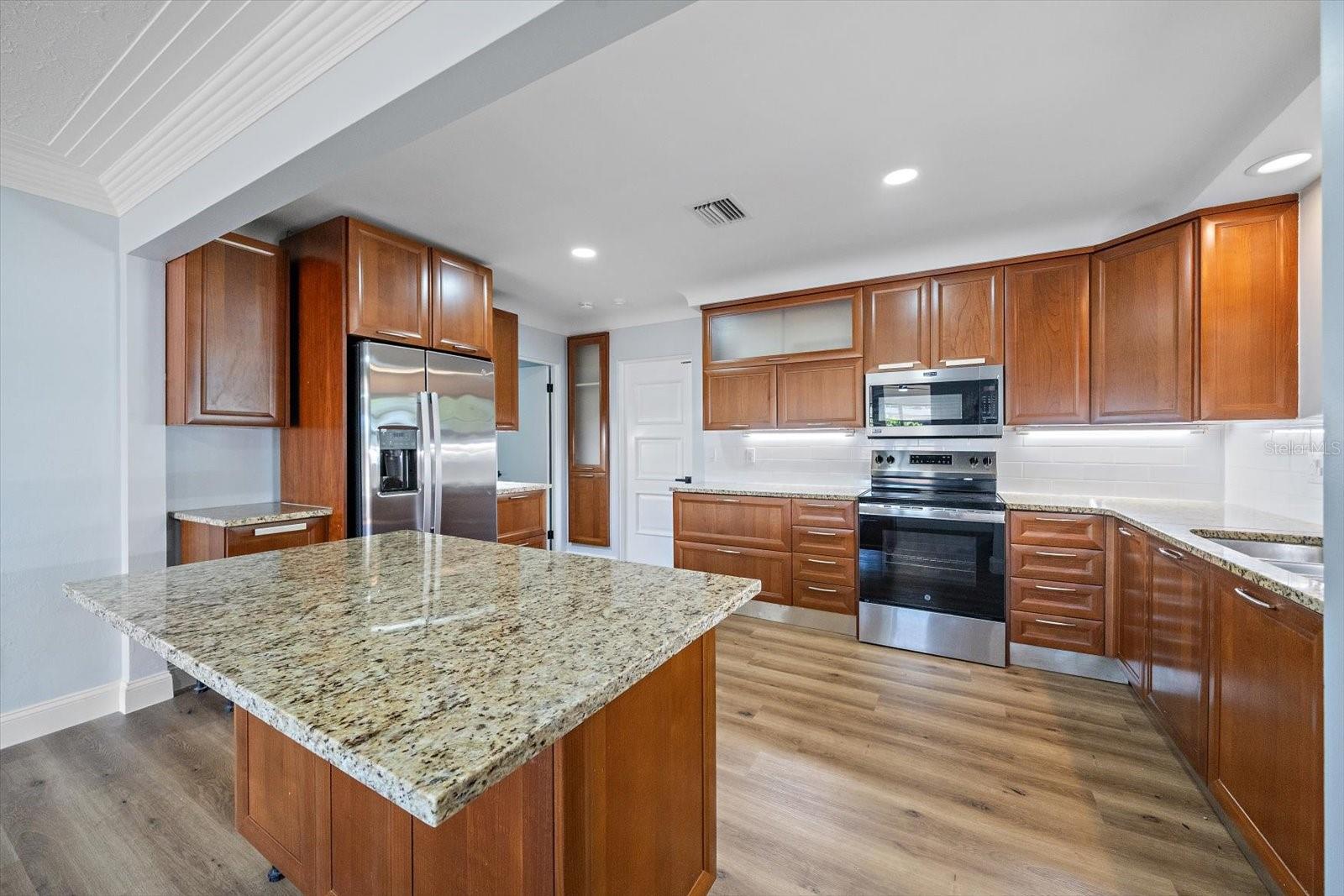 3372 WEBBER ST — photo 5