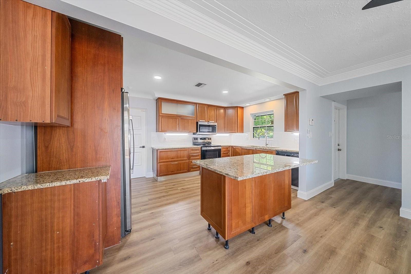 3372 WEBBER ST — photo 8
