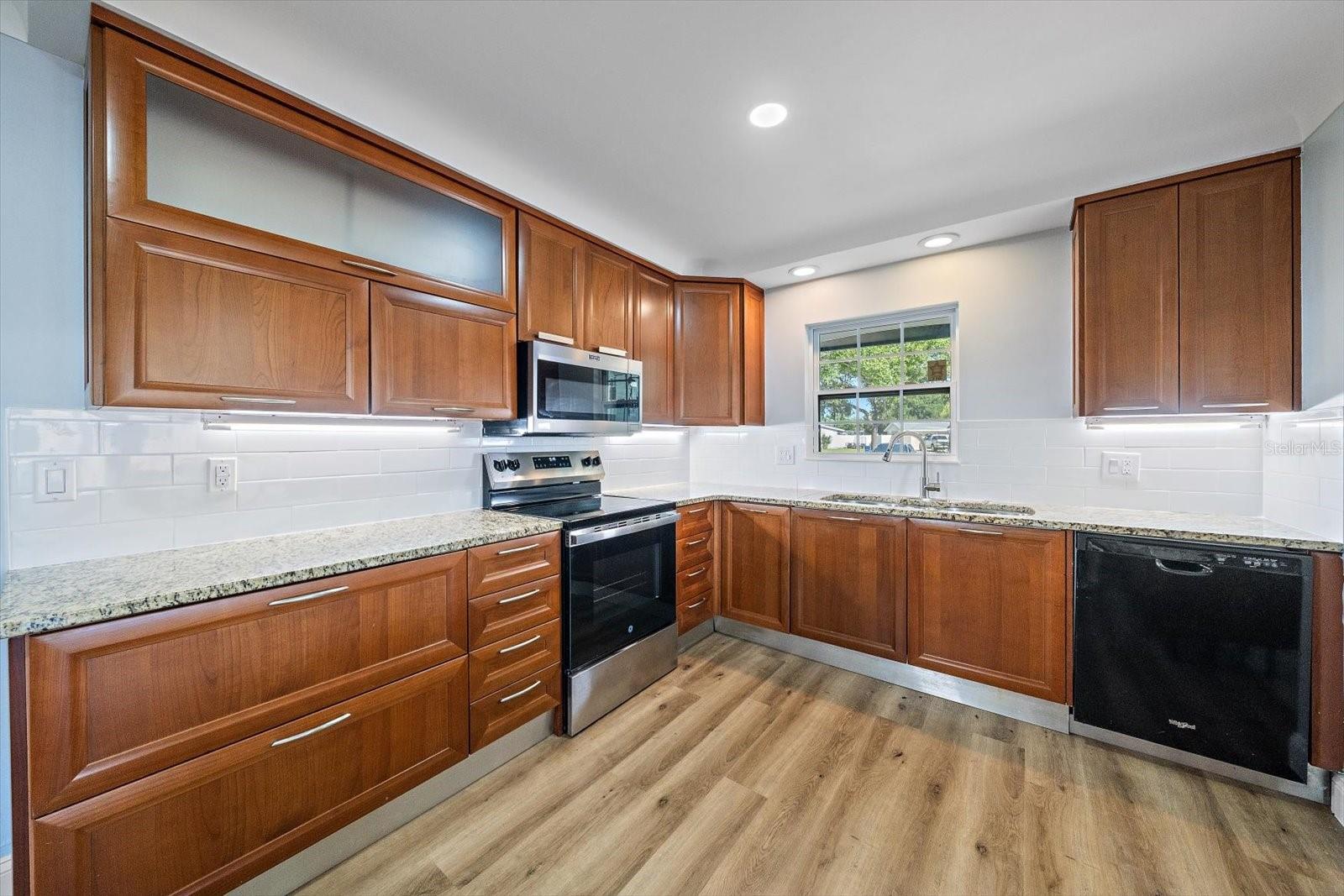 3372 WEBBER ST — photo 9
